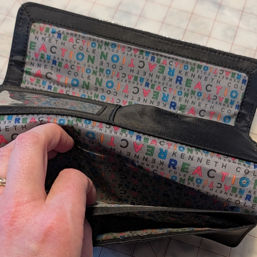 Kenneth Cole Reaction Bill-size Wallet - Picture 6 of 6